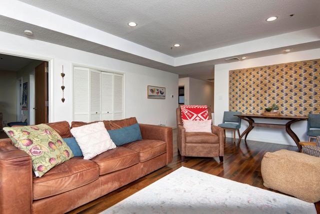 350 S John Q Hammons Parkway 8-B, Springfield, MO 65806