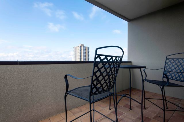 350 S John Q Hammons Parkway 8-B, Springfield, MO 65806