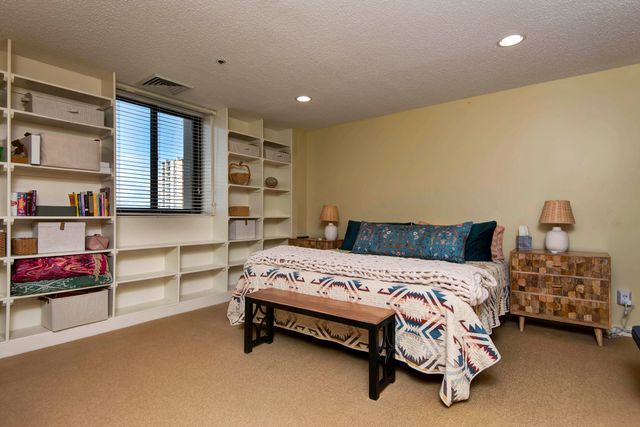 350 S John Q Hammons Parkway 8-B, Springfield, MO 65806