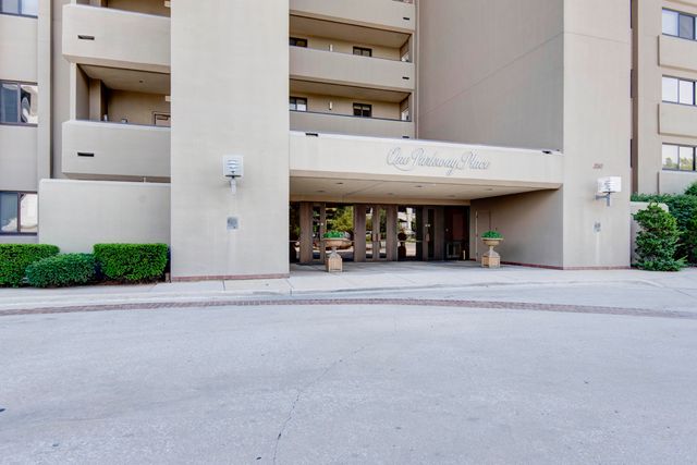 350 S John Q Hammons Parkway 8-B, Springfield, MO 65806