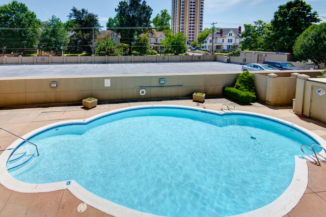 350 S John Q Hammons Parkway 8-B, Springfield, MO 65806