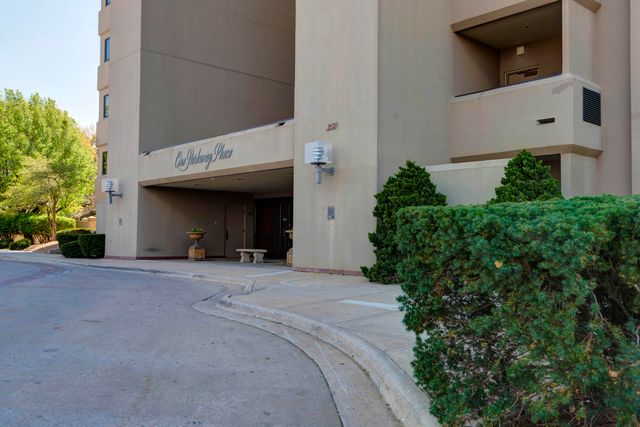 350 S John Q Hammons Parkway 8-B, Springfield, MO 65806