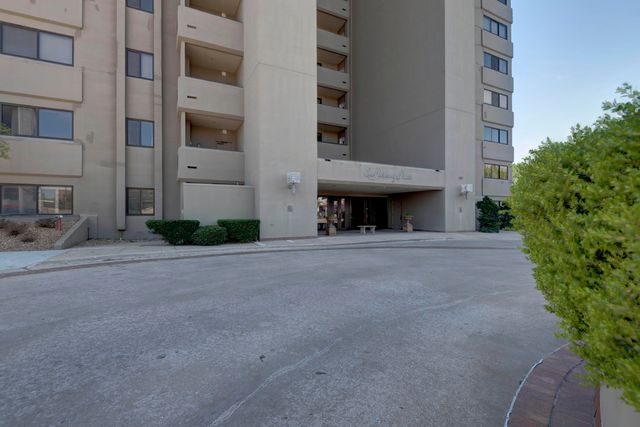 350 S John Q Hammons Parkway 8-B, Springfield, MO 65806