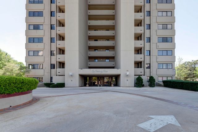 350 S John Q Hammons Parkway 8-B, Springfield, MO 65806