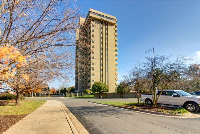 350 S John Q Hammons Parkway 8-B, Springfield, MO 65806