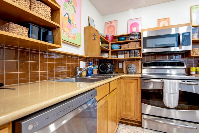 350 S John Q Hammons Parkway 8-B, Springfield, MO 65806