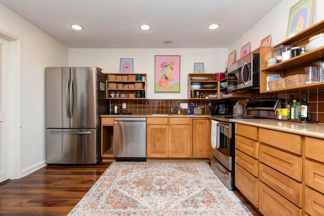 350 S John Q Hammons Parkway 8-B, Springfield, MO 65806