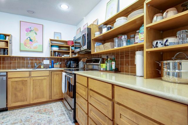 350 S John Q Hammons Parkway 8-B, Springfield, MO 65806