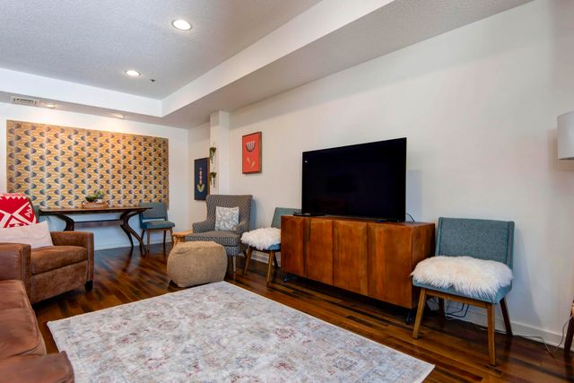 350 S John Q Hammons Parkway 8-B, Springfield, MO 65806