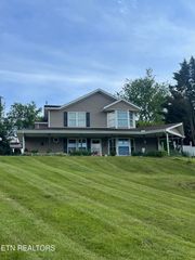 865 Spring Creek Rd, Dandridge, TN 37725