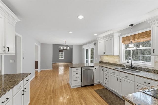 25 Stanphyl Rd, Uxbridge, MA 01569