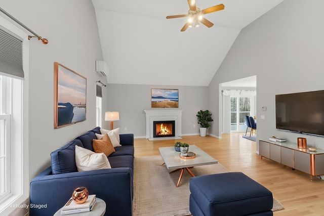 25 Stanphyl Rd, Uxbridge, MA 01569