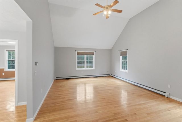 25 Stanphyl Rd, Uxbridge, MA 01569