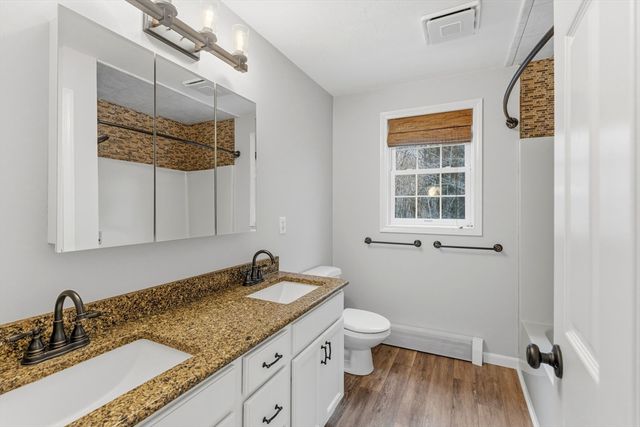 25 Stanphyl Rd, Uxbridge, MA 01569