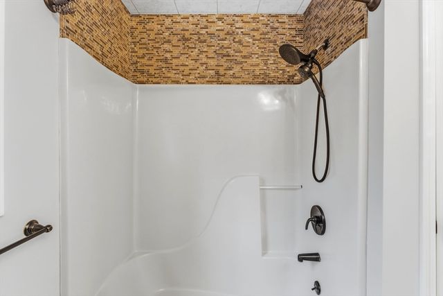 25 Stanphyl Rd, Uxbridge, MA 01569