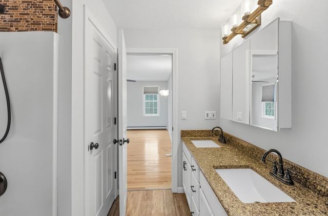 25 Stanphyl Rd, Uxbridge, MA 01569