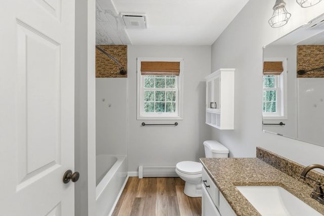 25 Stanphyl Rd, Uxbridge, MA 01569