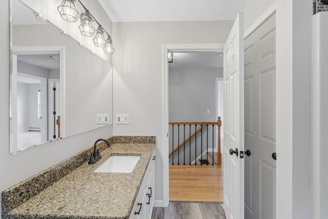 25 Stanphyl Rd, Uxbridge, MA 01569