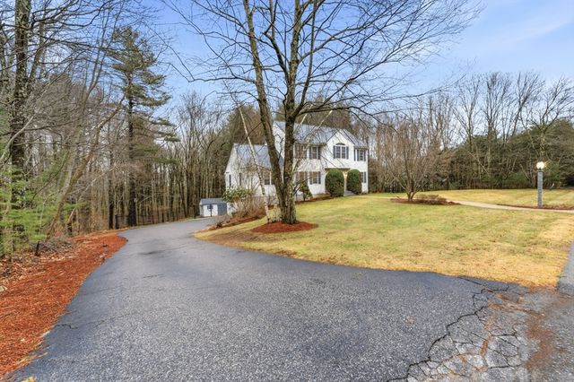 25 Stanphyl Rd, Uxbridge, MA 01569