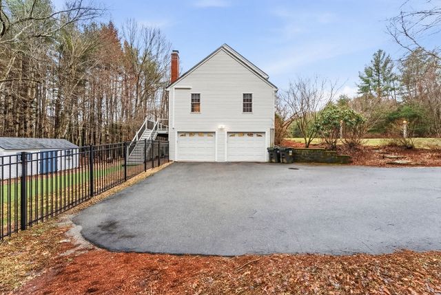 25 Stanphyl Rd, Uxbridge, MA 01569