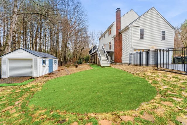 25 Stanphyl Rd, Uxbridge, MA 01569