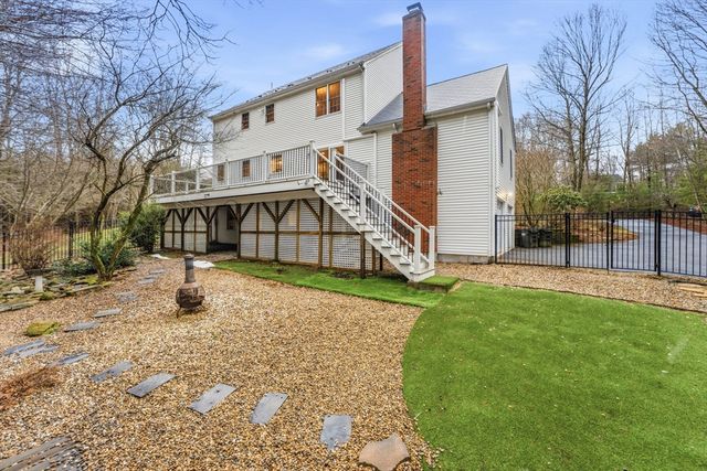 25 Stanphyl Rd, Uxbridge, MA 01569