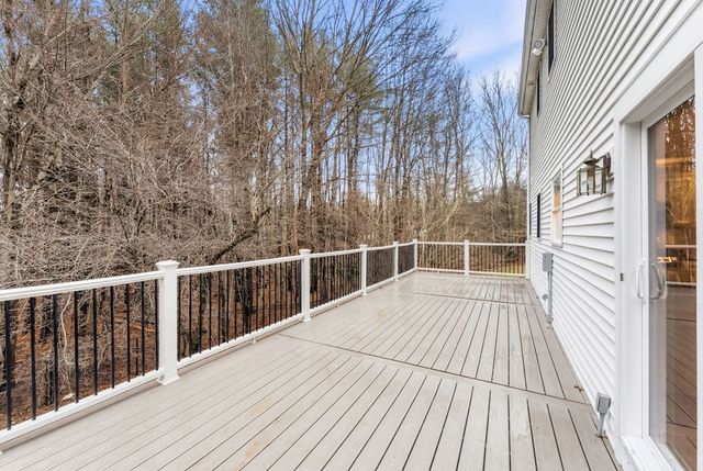 25 Stanphyl Rd, Uxbridge, MA 01569