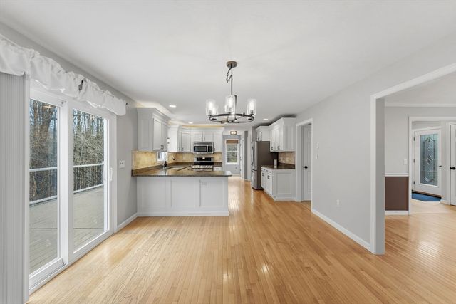 25 Stanphyl Rd, Uxbridge, MA 01569