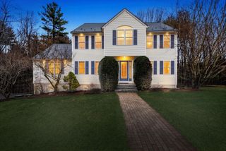 25 Stanphyl Rd, Uxbridge, MA 01569