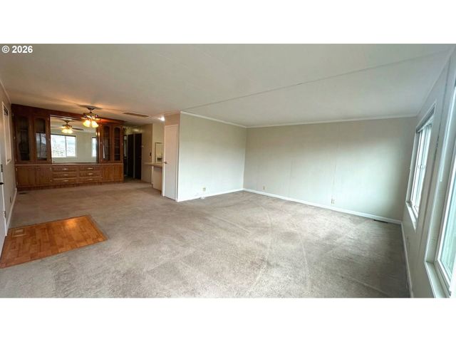 2681 Se RIVER Rd #29, Hillsboro, OR 97123