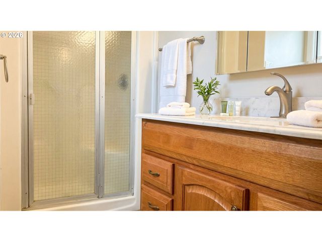 2681 Se RIVER Rd #29, Hillsboro, OR 97123