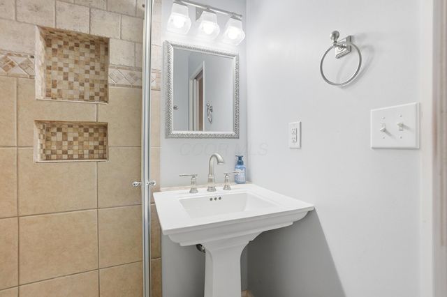 525 Saulsbury Court, Columbus, OH 43230
