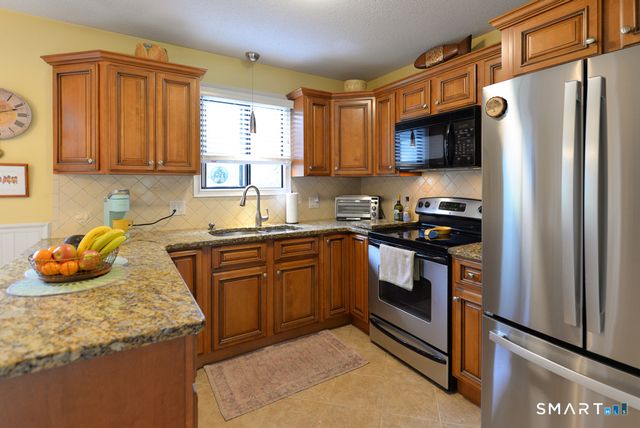 648 Heritage Village B, Southbury, CT 06488