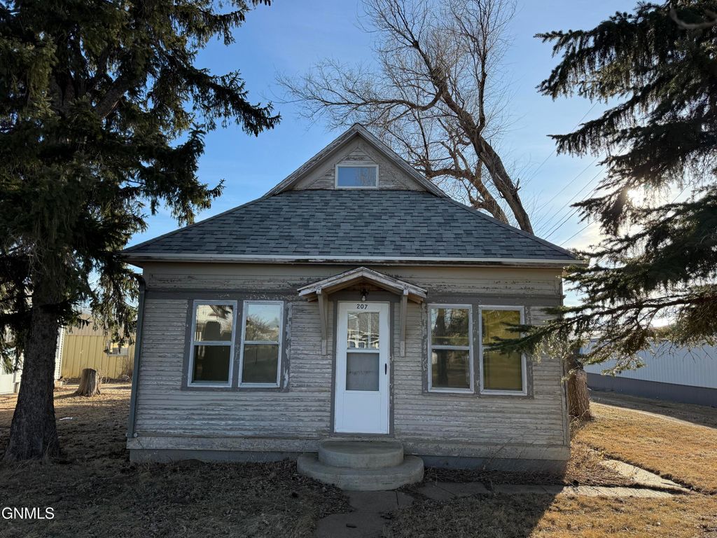 207 Dakota Street N, Elgin, ND 58533