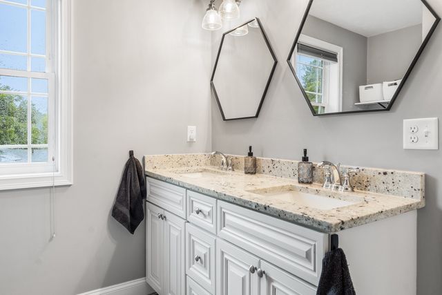 10 Stone St 1, Auburn, MA 01527