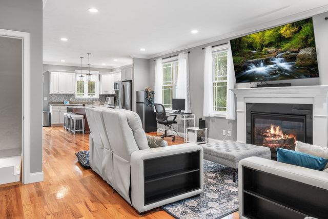 10 Stone St 1, Auburn, MA 01527