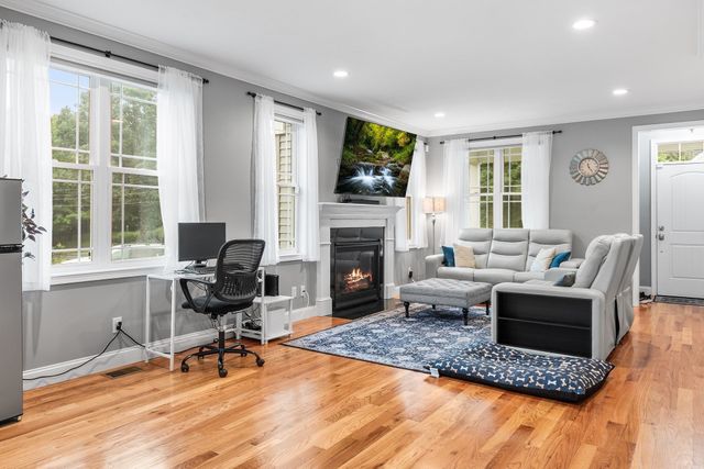 10 Stone St 1, Auburn, MA 01527