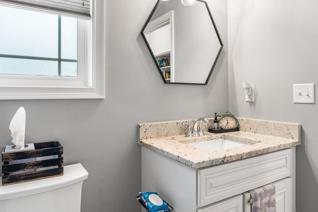 10 Stone St 1, Auburn, MA 01527