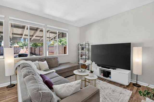 5347 Coral Creek Way, Elk Grove, CA 95758