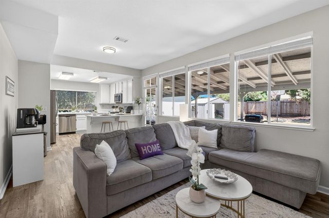 5347 Coral Creek Way, Elk Grove, CA 95758