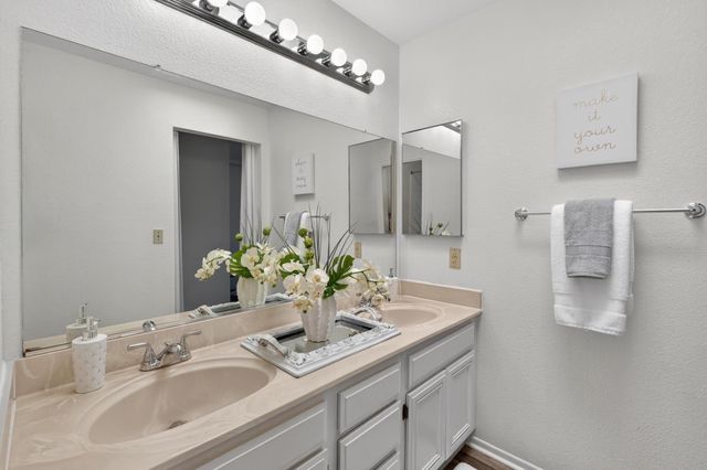 5347 Coral Creek Way, Elk Grove, CA 95758