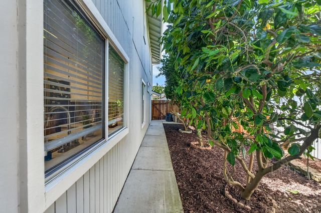 5347 Coral Creek Way, Elk Grove, CA 95758