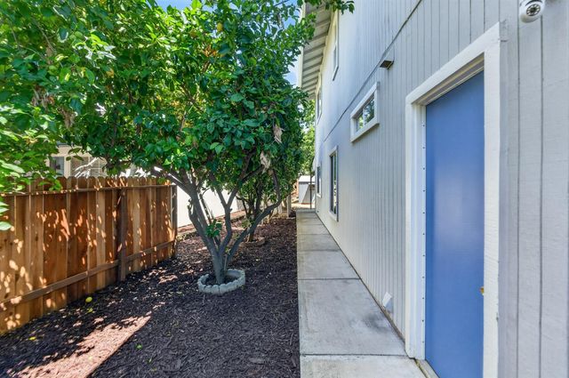 5347 Coral Creek Way, Elk Grove, CA 95758