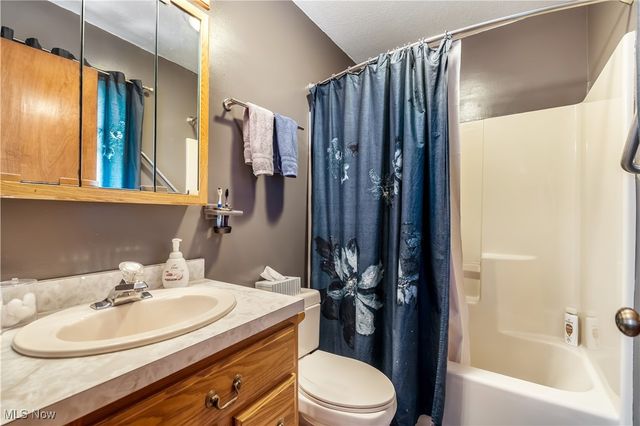 1037 Atkins Road, Geneva, OH 44041