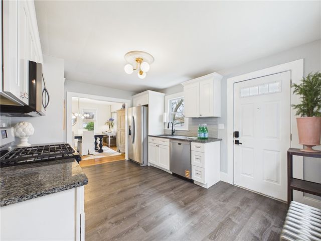 28 Myrtle Avenue, Warwick, RI 02886