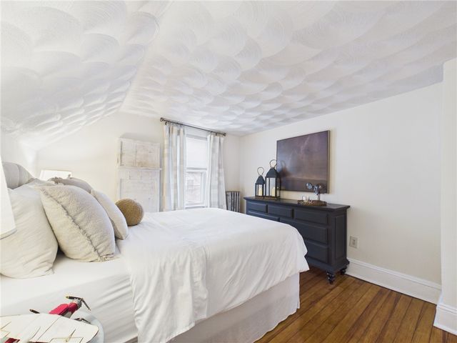 28 Myrtle Avenue, Warwick, RI 02886