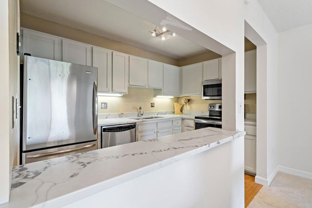 10411 Cedar Lake rd Road 413, Minnetonka, MN 55305