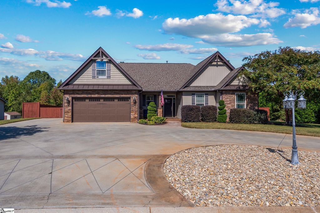 38 Rising Meadow Lane, Taylors, SC 29687
