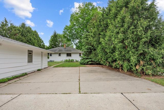 7210 W Morgan AVENUE, Milwaukee, WI 53220