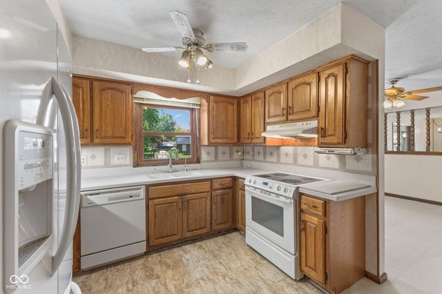 869 Briarwood Drive, Greenwood, IN 46142